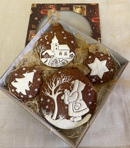 Vánoční dárkové balení zdobeného perníku