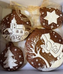 Vánoční dárkové balení zdobeného perníku